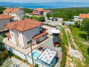 House with Massage Pool & Sauna in Malinska