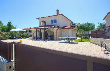 House with Massage Pool & Sauna in Malinska