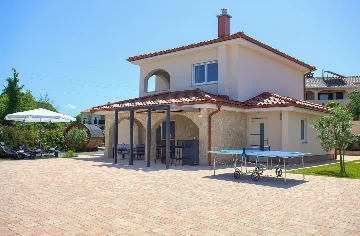 House with Massage Pool & Sauna in Malinska