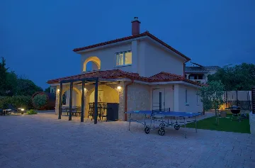 House with Massage Pool & Sauna in Malinska