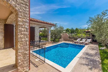 3-Bedroom House in Sabljici for Up to 8 Guests