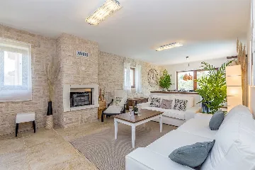 3-Bedroom House in Sabljici for Up to 8 Guests