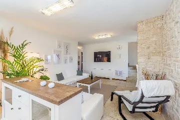 3-Bedroom House in Sabljici for Up to 8 Guests