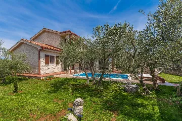 3-Bedroom House in Sabljici for Up to 8 Guests