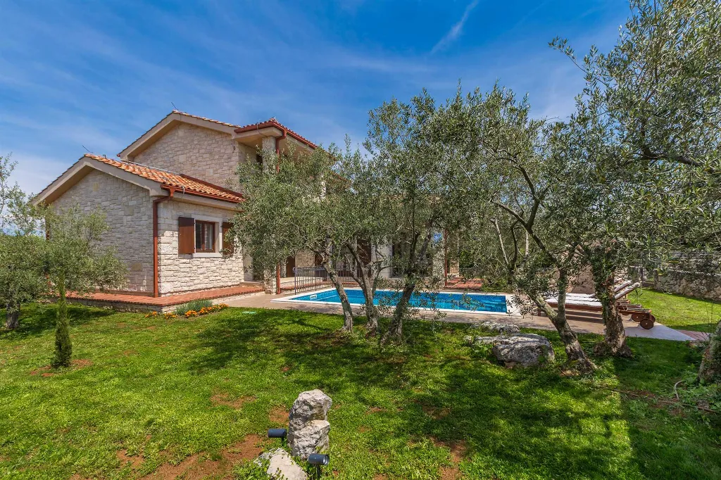 3-Bedroom House in Sabljici for Up to 8 Guests