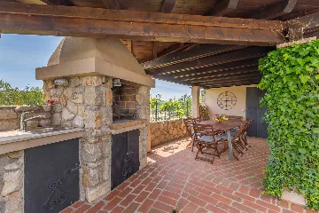 3-Bedroom House in Sabljici for Up to 8 Guests