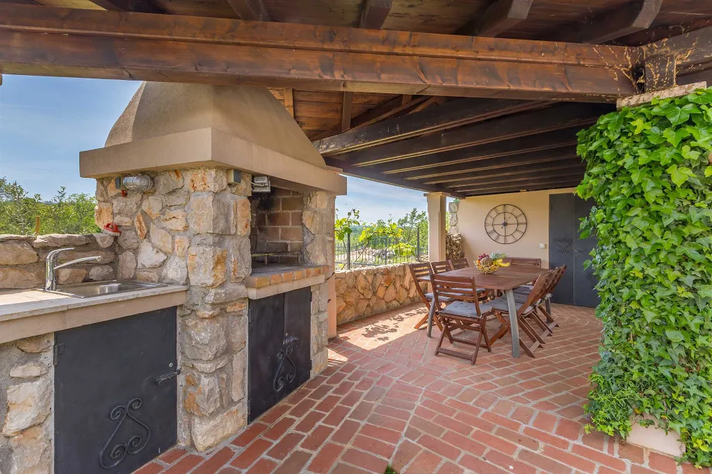 3-Bedroom House in Sabljici for Up to 8 Guests