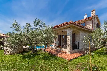 3-Bedroom House in Sabljici for Up to 8 Guests