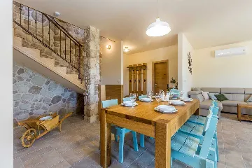 Linardići House with Private Pool for 6 Guests