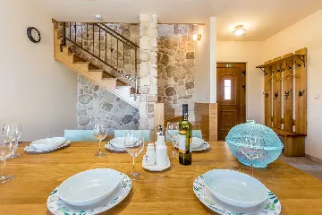 Linardići House with Private Pool for 6 Guests