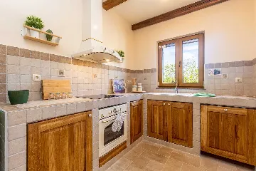 Linardići House with Private Pool for 6 Guests