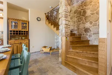 Linardići House with Private Pool for 6 Guests