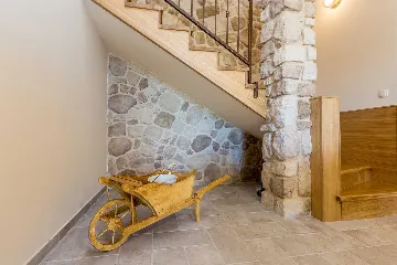 Linardići House with Private Pool for 6 Guests