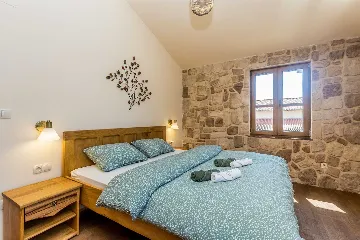 Linardići House with Private Pool for 6 Guests