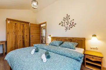 Linardići House with Private Pool for 6 Guests