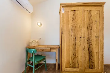 Linardići House with Private Pool for 6 Guests