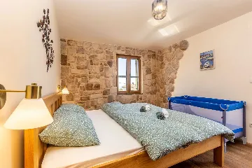 Linardići House with Private Pool for 6 Guests