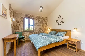 Linardići House with Private Pool for 6 Guests