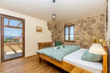 Linardići House with Private Pool for 6 Guests