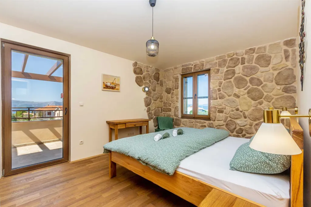 Linardići House with Private Pool for 6 Guests