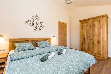 Linardići House with Private Pool for 6 Guests