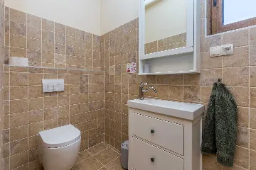 Linardići House with Private Pool for 6 Guests