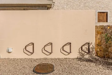 Linardići House with Private Pool for 6 Guests