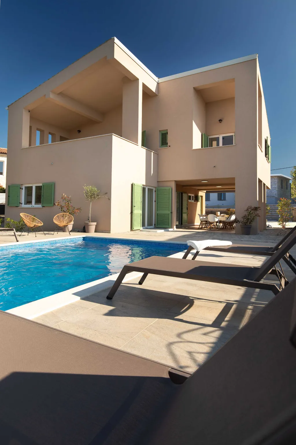 4-Bedroom House with Private Pool in Malinska