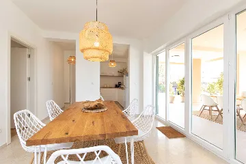 4-Bedroom House with Private Pool in Malinska