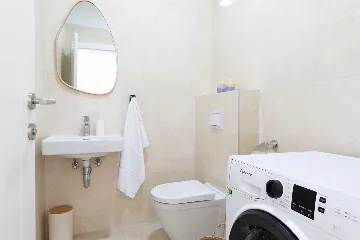 4-Bedroom House with Private Pool in Malinska