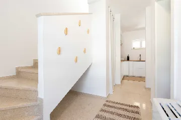 4-Bedroom House with Private Pool in Malinska