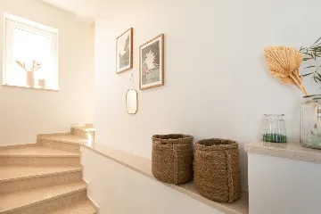 4-Bedroom House with Private Pool in Malinska