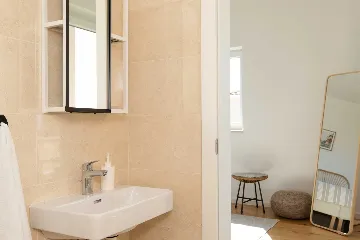 4-Bedroom House with Private Pool in Malinska