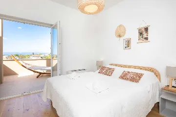 4-Bedroom House with Private Pool in Malinska