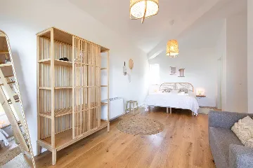 4-Bedroom House with Private Pool in Malinska