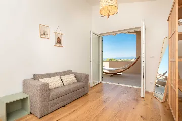 4-Bedroom House with Private Pool in Malinska