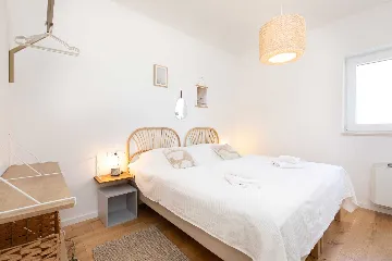 4-Bedroom House with Private Pool in Malinska