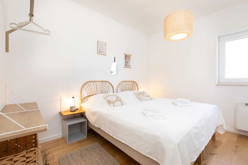 4-Bedroom House with Private Pool in Malinska