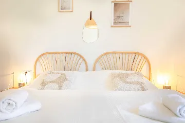 4-Bedroom House with Private Pool in Malinska