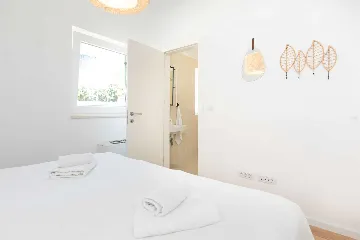 4-Bedroom House with Private Pool in Malinska