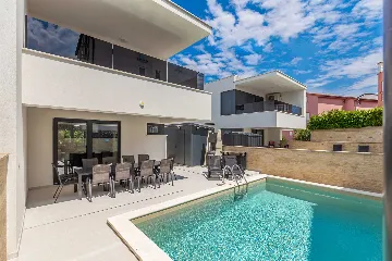 Villa with Private Pool for 6-8 in Malinska