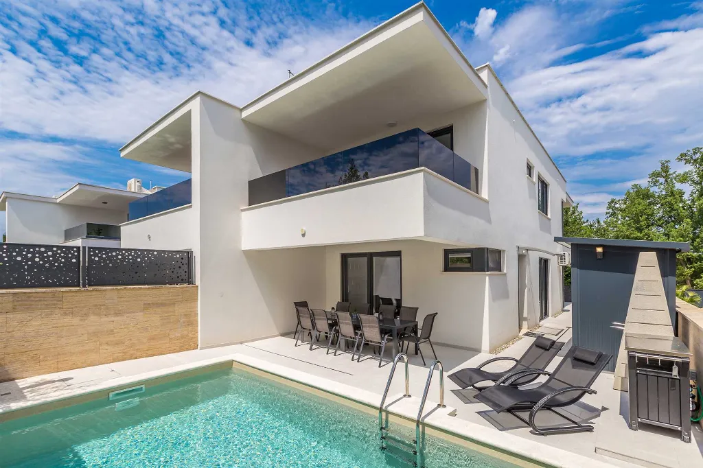 Villa with Private Pool for 6-8 in Malinska