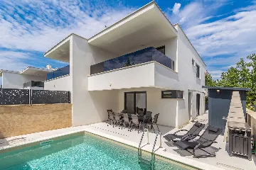 Villa with Private Pool for 6-8 in Malinska