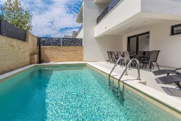 Villa with Private Pool for 6-8 in Malinska