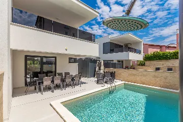 Villa with Private Pool for 6-8 in Malinska