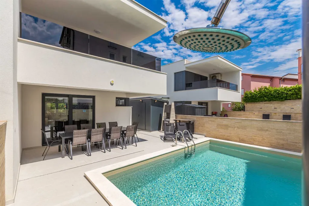 Villa with Private Pool for 6-8 in Malinska