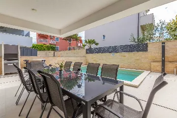 Villa with Private Pool for 6-8 in Malinska