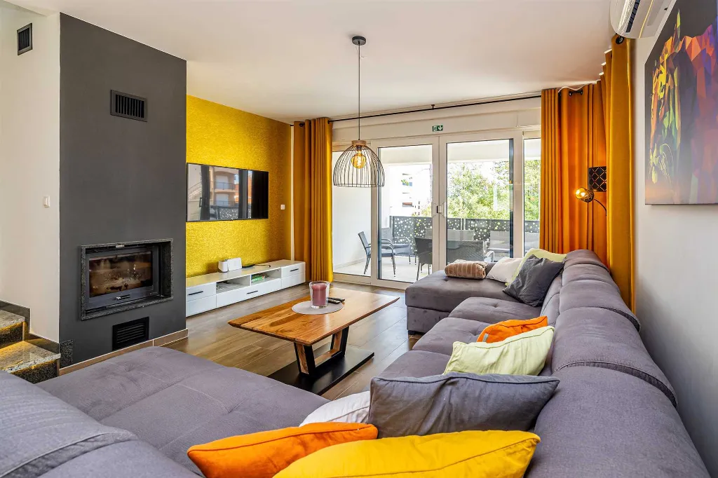 Villa with Private Pool for 6-8 in Malinska