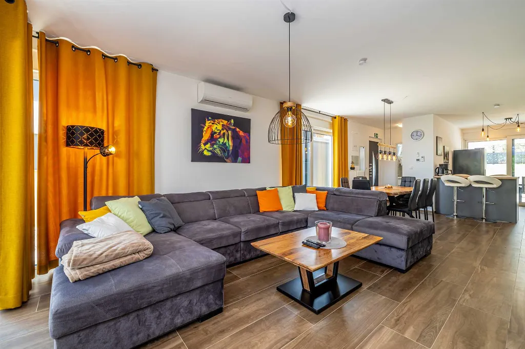 Villa with Private Pool for 6-8 in Malinska