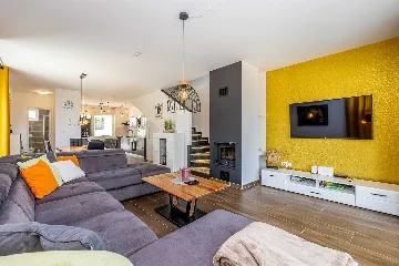 Villa with Private Pool for 6-8 in Malinska